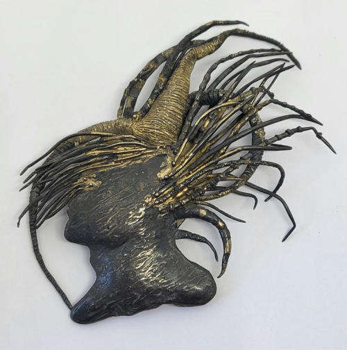 Handmade sterling silver head with funky hair brooch - 43.5g