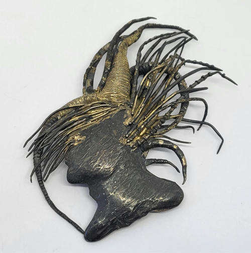 Handmade sterling silver head with funky hair brooch - 43.5g