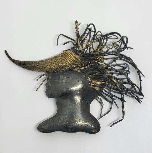 Handmade sterling silver head with funky hair brooch - Weighs 46.3g