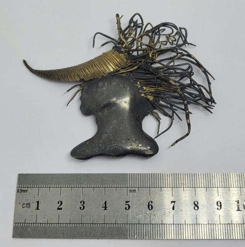 Handmade sterling silver head with funky hair brooch - Weighs 46.3g