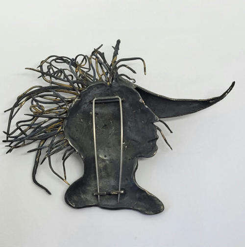 Handmade sterling silver head with funky hair brooch - Weighs 46.3g