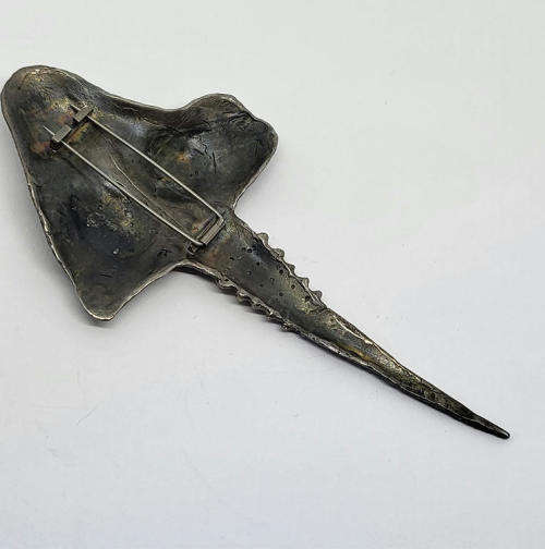 Handmade sterling silver stingray brooch - Weighs 27,1g