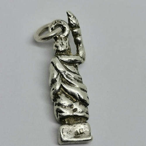 Vintage silver figurine charm for bracelet - weighs 4.1g