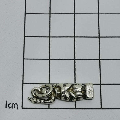 Vintage silver figurine charm for bracelet - weighs 4.1g