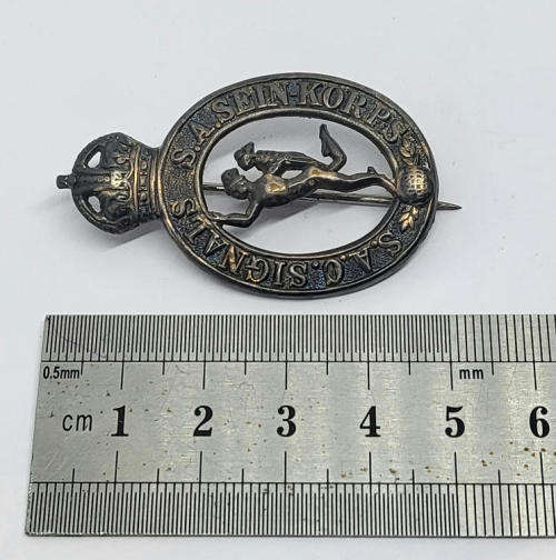 WW2 SA Signals corps cap badge with pin