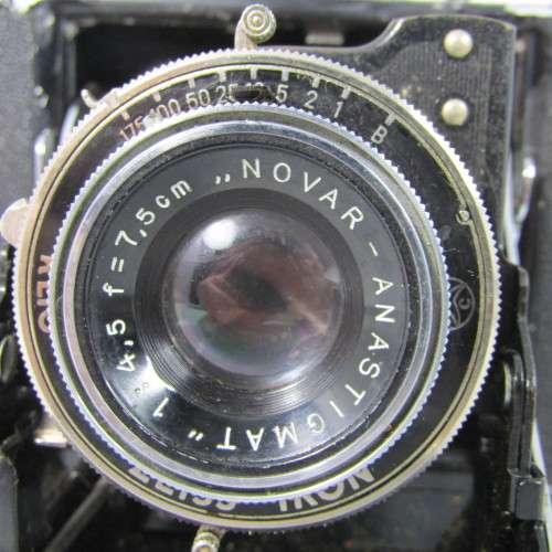 Vintage Zeizz Ikon Ikonta 521/16 folding camera with Rlio shutter and Novar-Anastigmat 1:4.5 lens