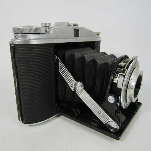 Vintage ASGFA Isolette II folding camera with Vario shutter and AGFA Agnar 1:4.5/85 lens in pouch