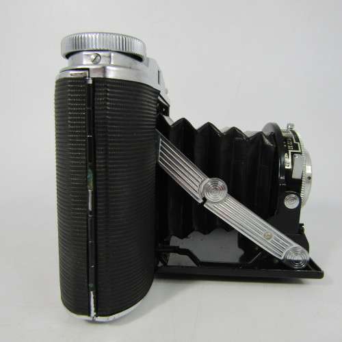 Vintage ASGFA Isolette II folding camera with Vario shutter and AGFA Agnar 1:4.5/85 lens in pouch