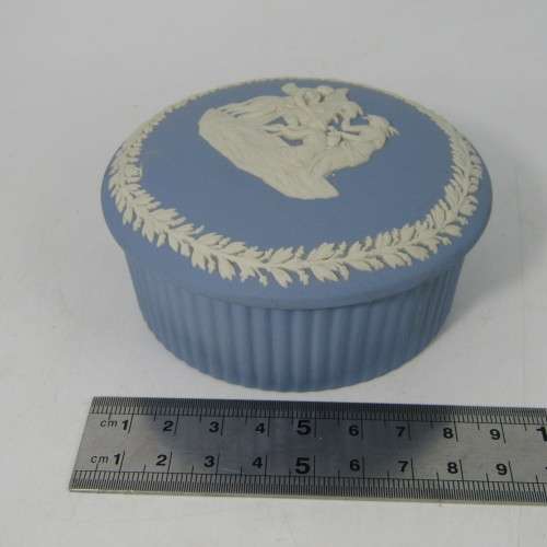 Vintage Wedgwood Jasperware trinket bowl with lid