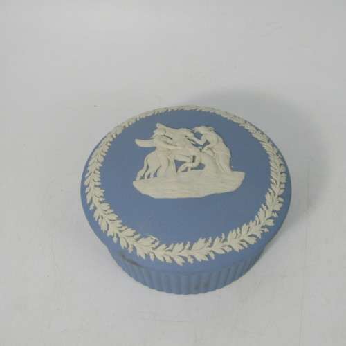 Vintage Wedgwood Jasperware trinket bowl with lid