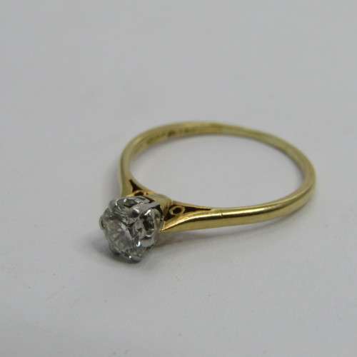 18kt Yellow Gold diamond ring with 0,,45ct round brilliant diamond - weighs 2,0g - size N