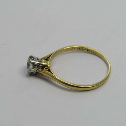 18kt Yellow Gold diamond ring with 0,,45ct round brilliant diamond - weighs 2,0g - size N