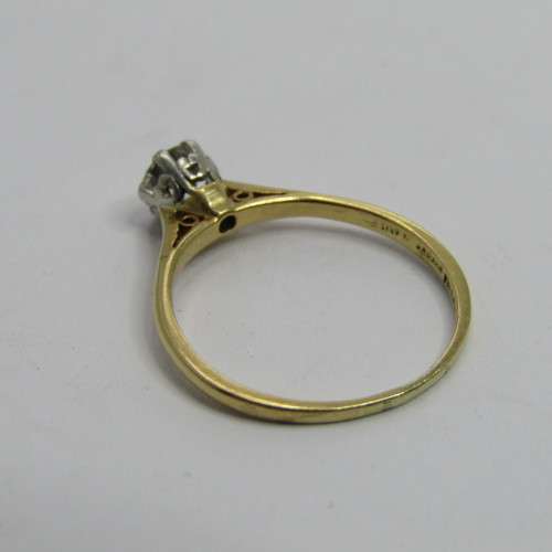 18kt Yellow Gold diamond ring with 0,,45ct round brilliant diamond - weighs 2,0g - size N