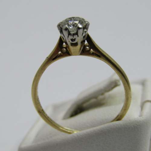 18kt Yellow Gold diamond ring with 0,,45ct round brilliant diamond - weighs 2,0g - size N