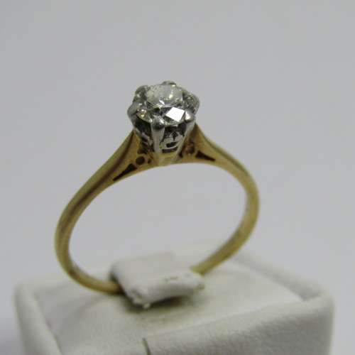 18kt Yellow Gold diamond ring with 0,,45ct round brilliant diamond - weighs 2,0g - size N
