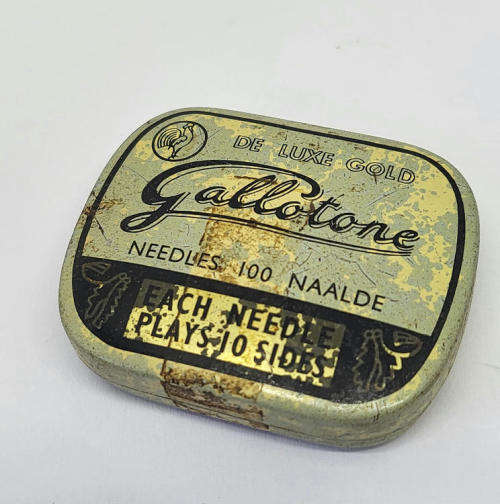Vintage Gallotone gramophone needles tin - Some contents