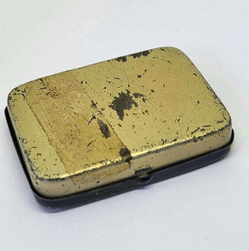 Vintage Bestestone gramophone needles tin - Some contents