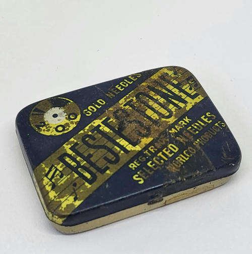 Vintage Bestestone gramophone needles tin - Some contents