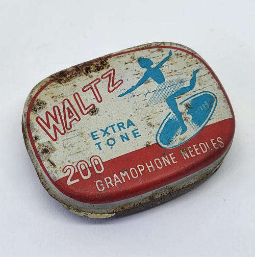Vintage Waltz gramophone needles tin - Some contents