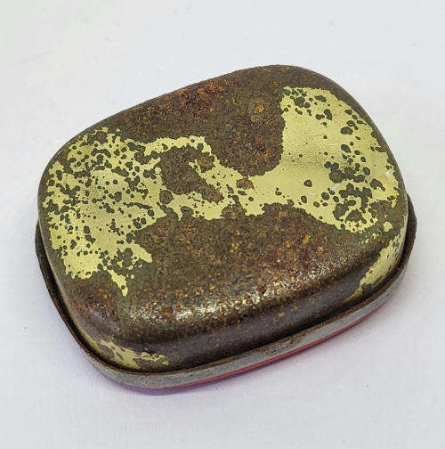 Vintage Waltz gramophone needles tin - Some contents