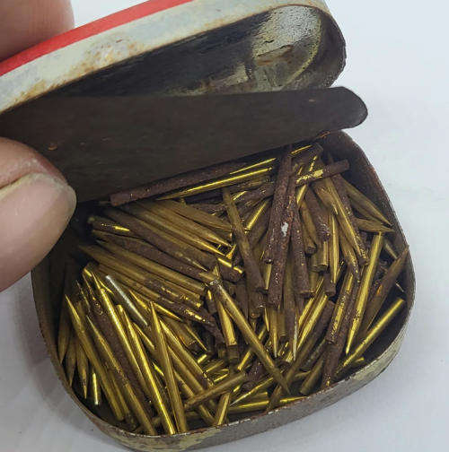 Vintage Waltz gramophone needles tin - Some contents