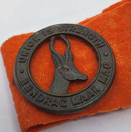 WW2 SA Army collar badge with red cloth
