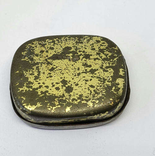 Vintage Waltz gramophone needles tin - Some contents