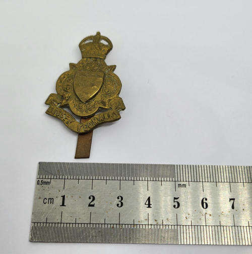 WW1 Sussex Yeomanry cap badge with slide