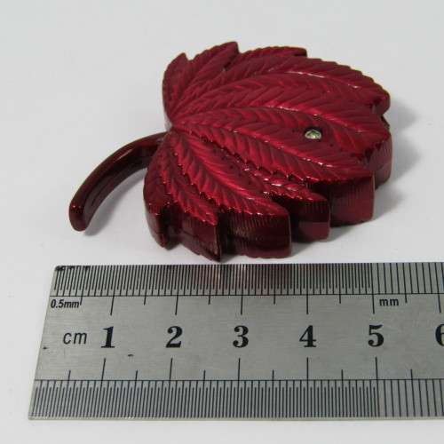 Vintage red leaf shaped pocket lighter - not working
