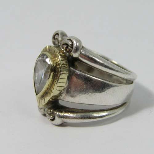 Beautiful Sterling Silver & 9kt Gold ring with pear shaped clear stone - weighs 11,7g - size P
