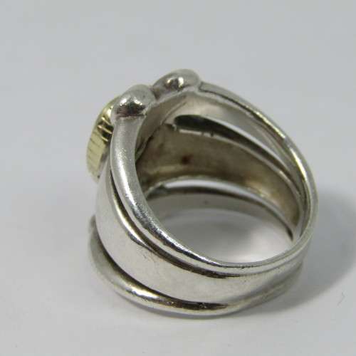 Beautiful Sterling Silver & 9kt Gold ring with pear shaped clear stone - weighs 11,7g - size P