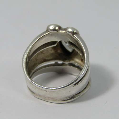 Beautiful Sterling Silver & 9kt Gold ring with pear shaped clear stone - weighs 11,7g - size P