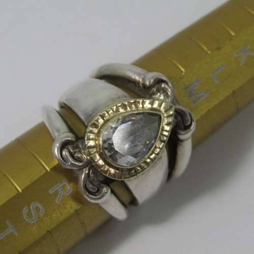 Beautiful Sterling Silver & 9kt Gold ring with pear shaped clear stone - weighs 11,7g - size P