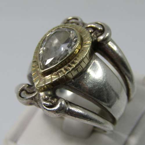 Beautiful Sterling Silver & 9kt Gold ring with pear shaped clear stone - weighs 11,7g - size P