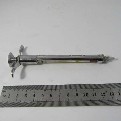 Vintage Bristol laboratories Bendralan syringe set in metal case