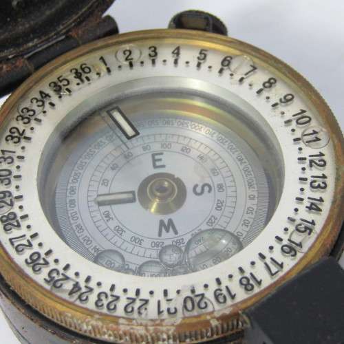 Vintage Vickers military grade pocket compass in leather pouch