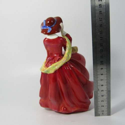 Royal Doulton Top o` the hill figurine HN1834