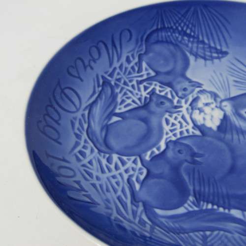 Bing & Grondahl 1977 Mothers Day Squirrel plate in box