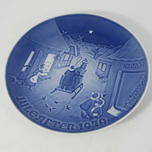 Bing & Grondahl 1979 White Christmas plate in box