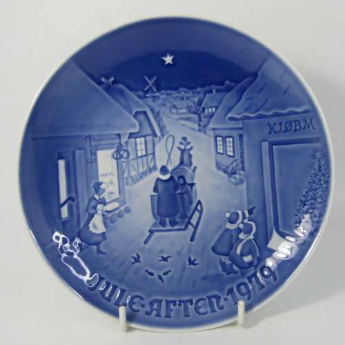 Bing & Grondahl 1979 White Christmas plate in box