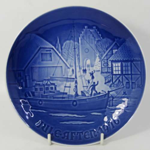 Bing & Grondahl 1976 Christmas Welcome plate in box