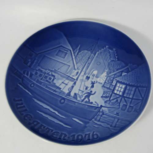 Bing & Grondahl 1976 Christmas Welcome plate in box