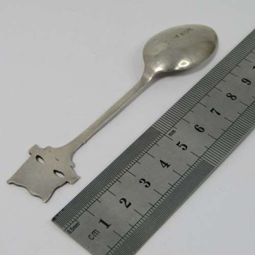 Hallmark Silver R.M.S Pretoria Castle souvenir spoon - weighs 12,5g
