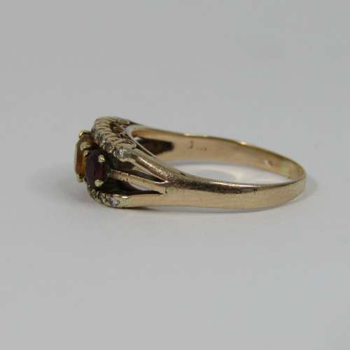9kt Gold ring with Amethyst, yellow stone surrounded by Diamonds - weighs 3,6g - Size Q