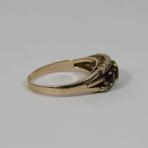 9kt Gold ring with Amethyst, yellow stone surrounded by Diamonds - weighs 3,6g - Size Q