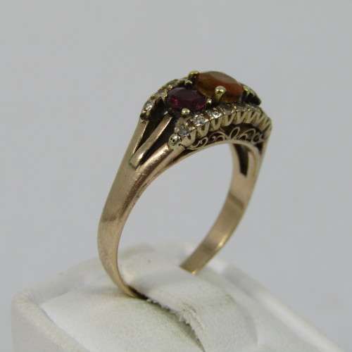 9kt Gold ring with Amethyst, yellow stone surrounded by Diamonds - weighs 3,6g - Size Q