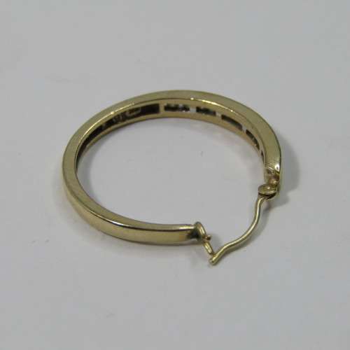 Pair of 9kt Yellow Gold earrings with small Diamonds - weighs 3,9g