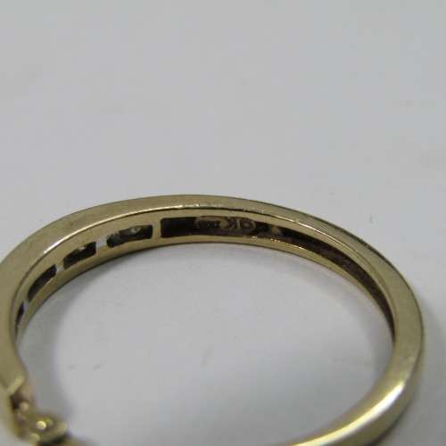 Pair of 9kt Yellow Gold earrings with small Diamonds - weighs 3,9g
