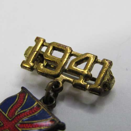 WW2 British 1941 Union Jack flag sweetheart brooch