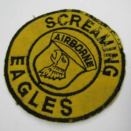Pair of US Army 101st Airborne Division Screaming Eagles cloth badges